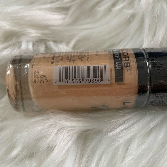 Women's Liquid Foundation Light Tan NWT - Picture 5 of 6